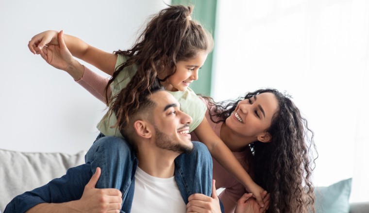 أكثر من 60 خبيراً محلياً وإقليمياً ودولياً يناقشون تحديات التربية وتنمية الطفل في ملتقى أولياء الأمور