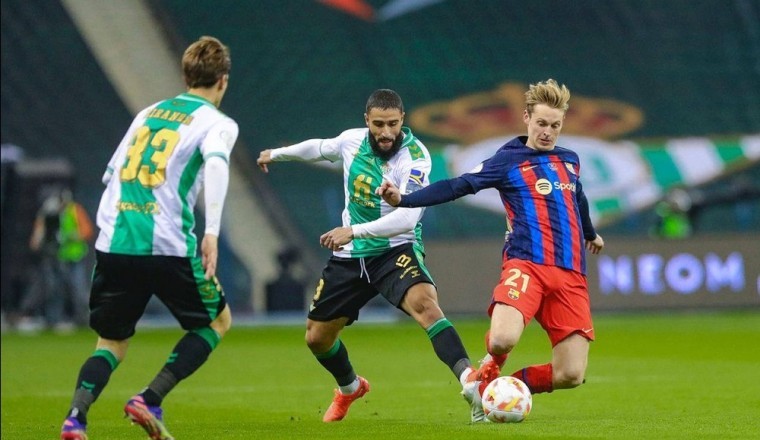 برشلونة يطير لملاقاة ريال مدريد في نهائي كأس السوبر الإسباني