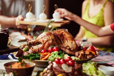 استقبلوا موسم الأعياد واستمتعوا بتجارب الطعام والنكهات الغنية والفاخرة في منتجع وسبا شاطىء شيراتون الشارقة