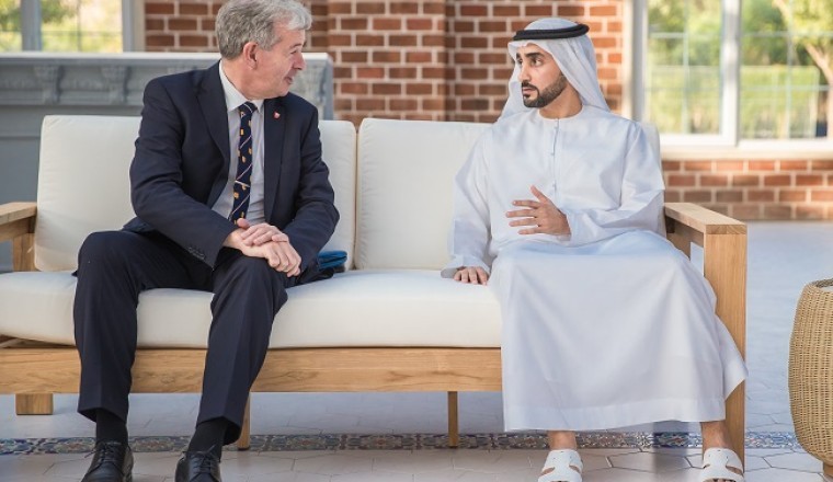 مسؤول رفيع المستوى من جيرسي بالمملكة المتحدة يزور مزرعة الرميلة في الإمارات العربية المتحدة